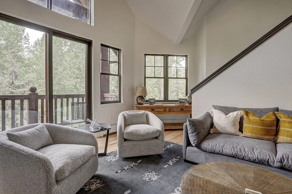 Newly Remodeled 2 Bedroom + Loft on the River 2 Condo by Redawning
