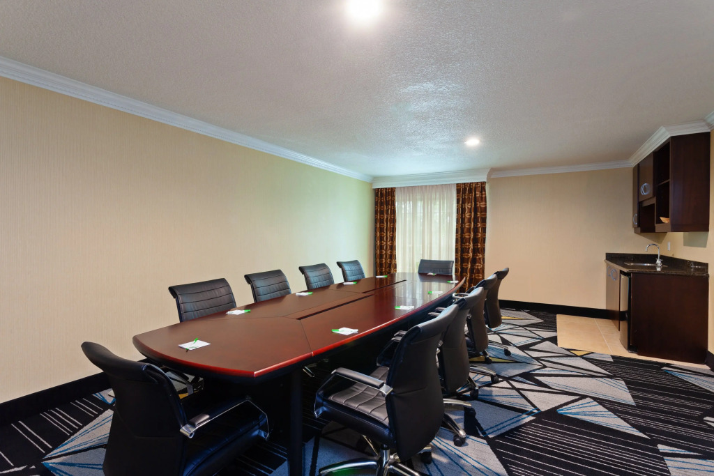 Holiday Inn & Suites San Mateo - SFO by IHG