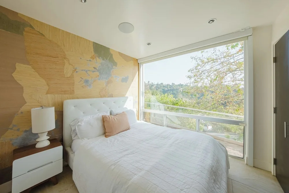 Zen Estate - Luxurious 5BR Beverly Hills Sanctuary With Pool & Canyon Views