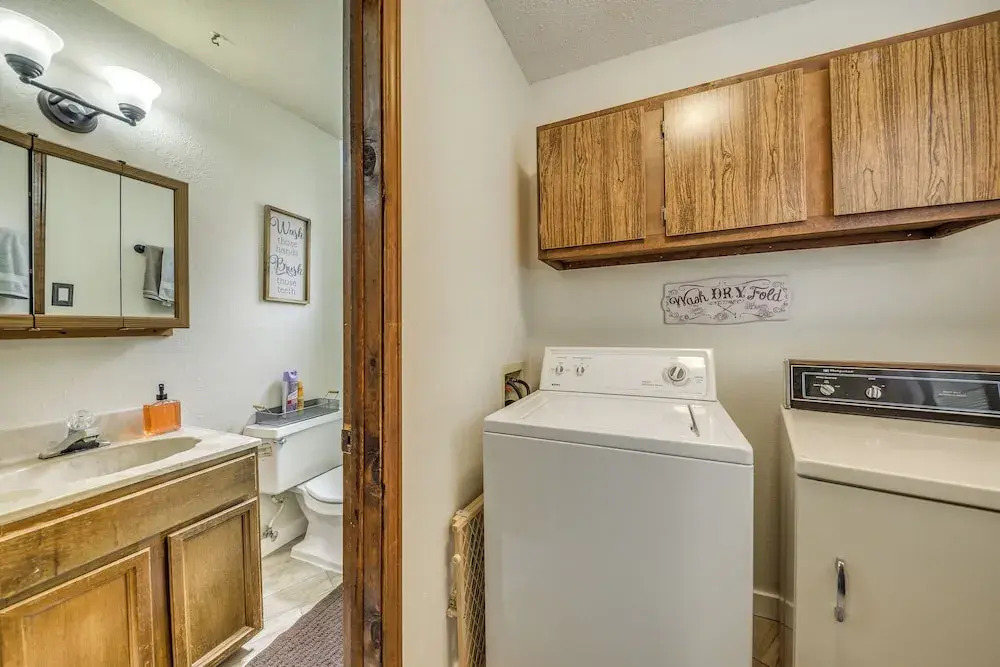 Ruidoso Home w/ Balcony ~ 16 Mi to Ski Apache!