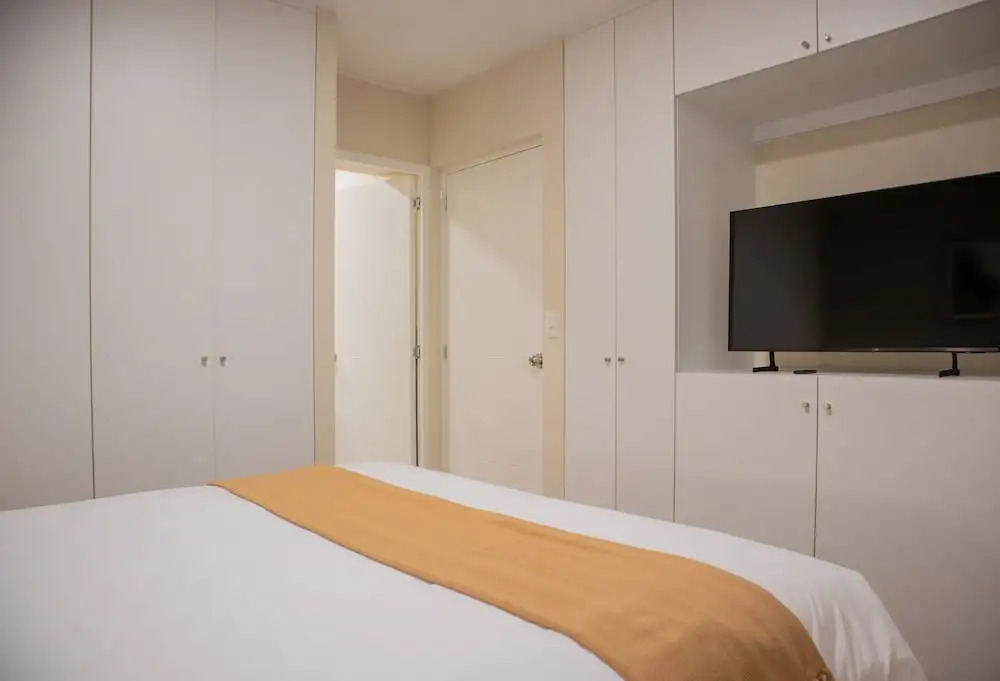 w Modern 2BR w Scenic Balcony Close to Kennedy Park