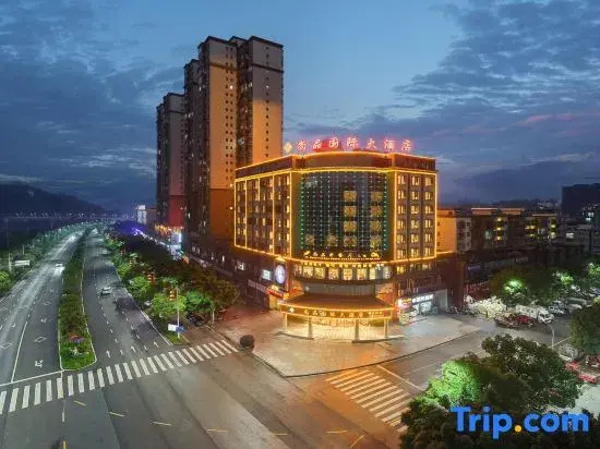 Rongjiang Shangpin International Hotel (Guzhou Dahekou Wharf Branch, Village Super Football Stadium)