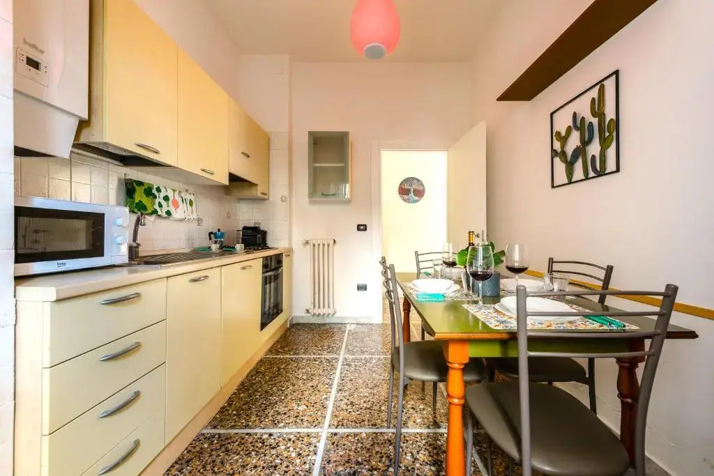 Hostly - The Urban Garden House - 3 Bedrooms, Garden, Great Location