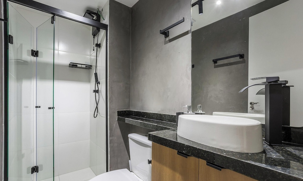 Studio w/ Balcony 850 m From the Subway Msz0504
