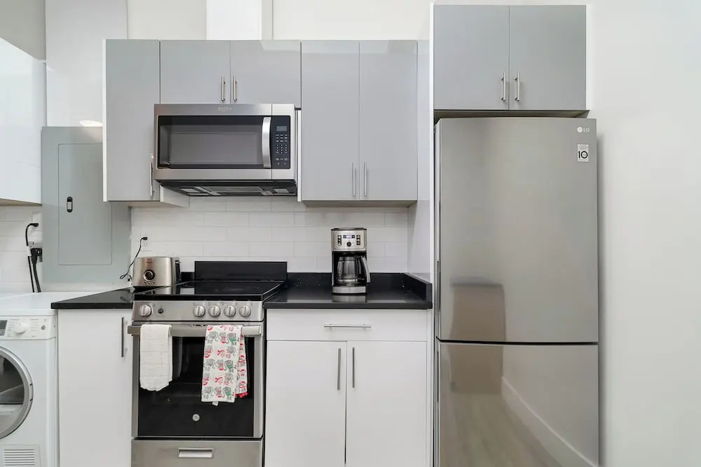 Charming 1BR Lakeside