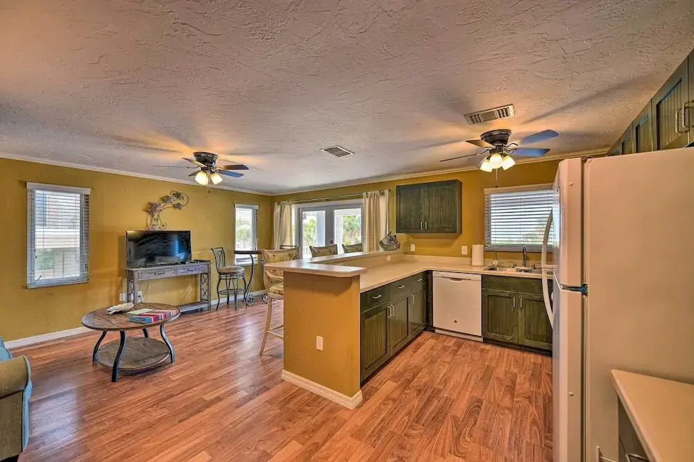Gulfview Lido Key Gem - Walk to Beach & Shops