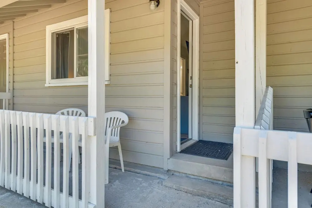 Cozy Room Near Schroon Lake Marina, Town & Beach
