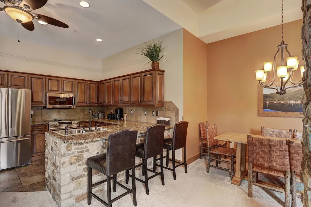 8912 The Springs 3 Bedroom Condo by RedAwning