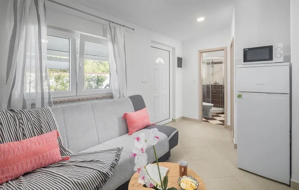 Amazing Home in Banjole With Wifi, 2 Bedrooms and Outdoor Swimming Pool