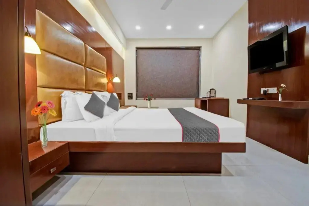 Townhouse OAK Hotel Avana