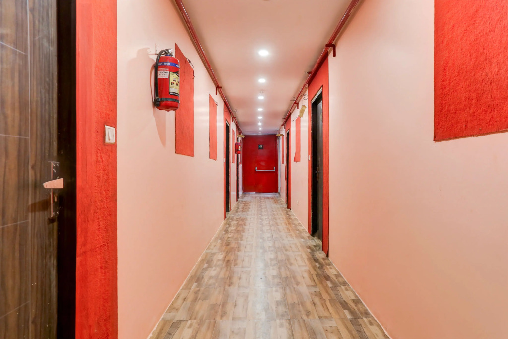 Super Hotel O S J Residency