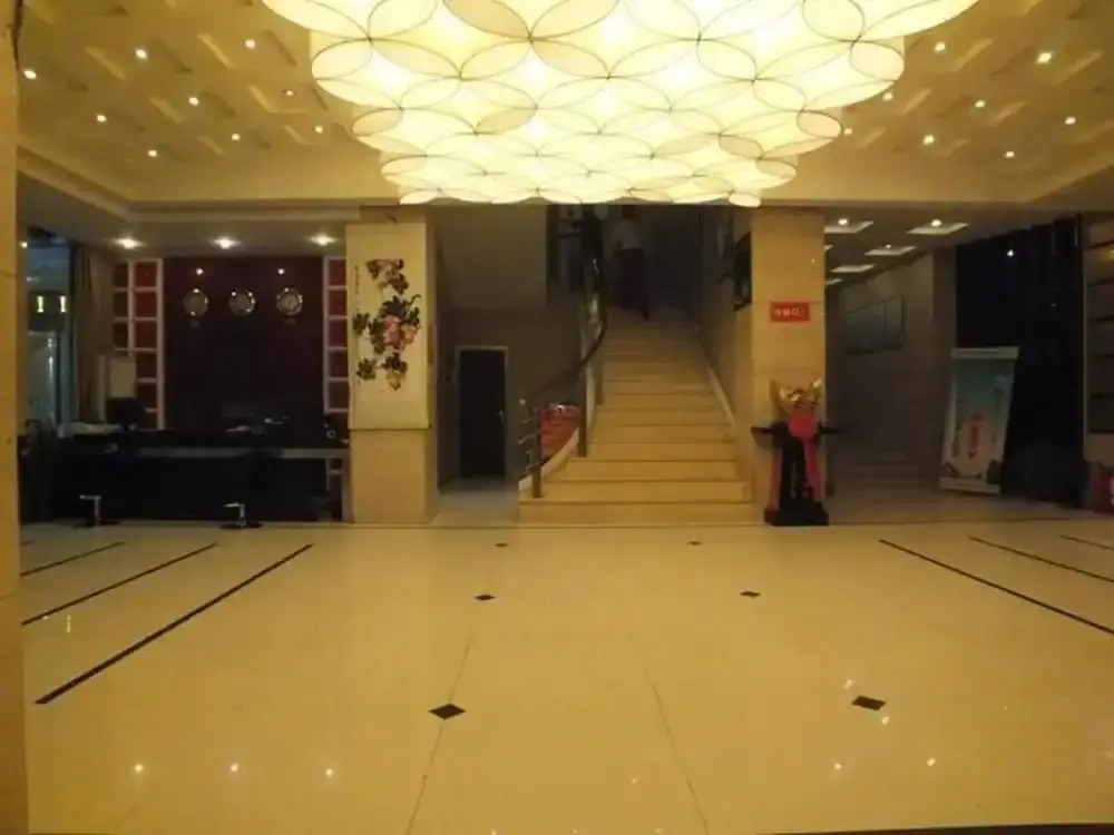 Huadong Hotel