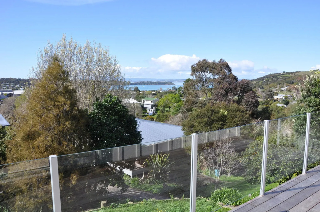 Tiri Cottage - Sea Views in Oneroa by Waiheke Unlimited