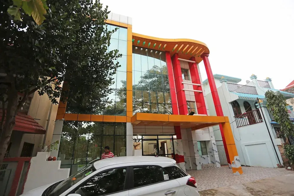 OYO 10508 Hanshika Residency