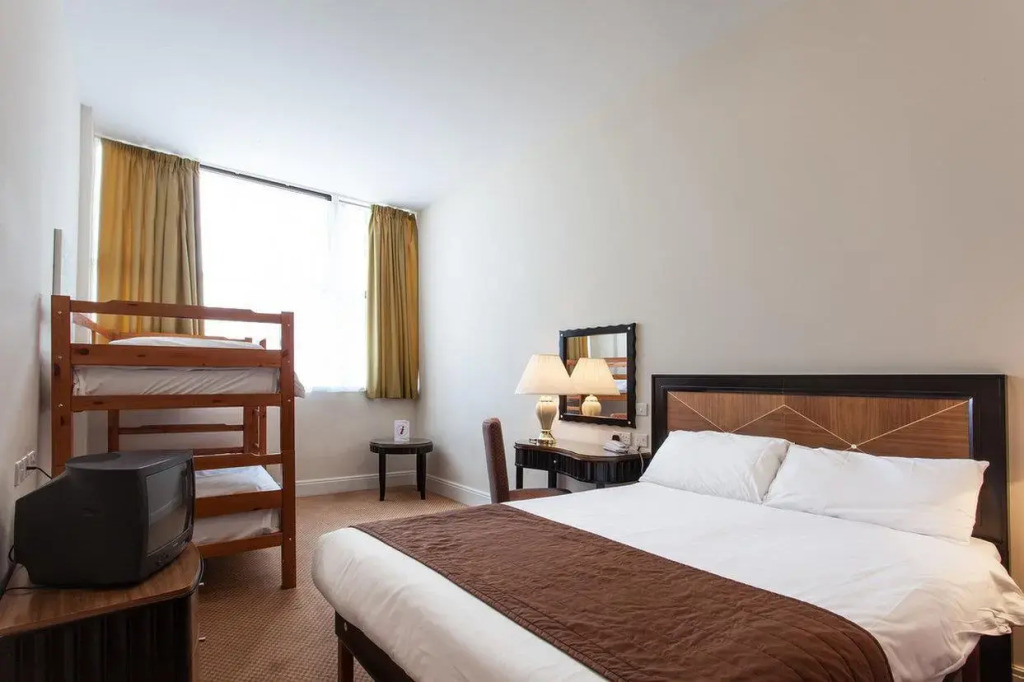 Russ Hill Hotel