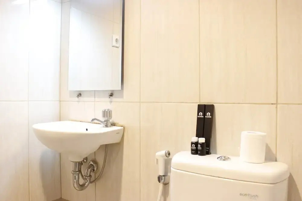 Trendy & Comfy Studio at Tamansari la Grande Apartment