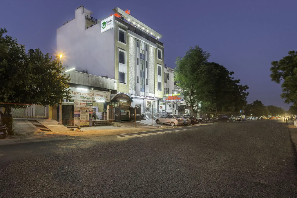 FabHotel Signature Inn