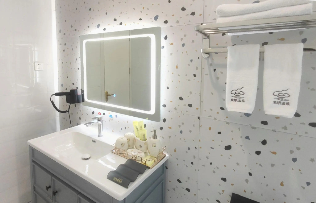 Quanyan Hotspring Holiday Hotel