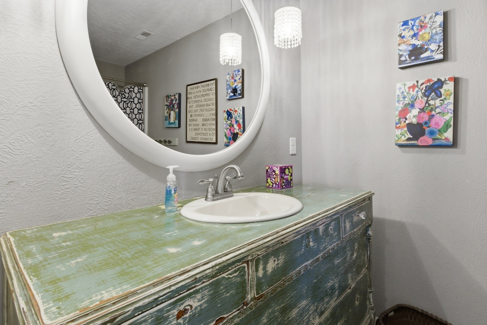 Family-friendly Lakefront Home Near Shorty Pants Bar 21 MM