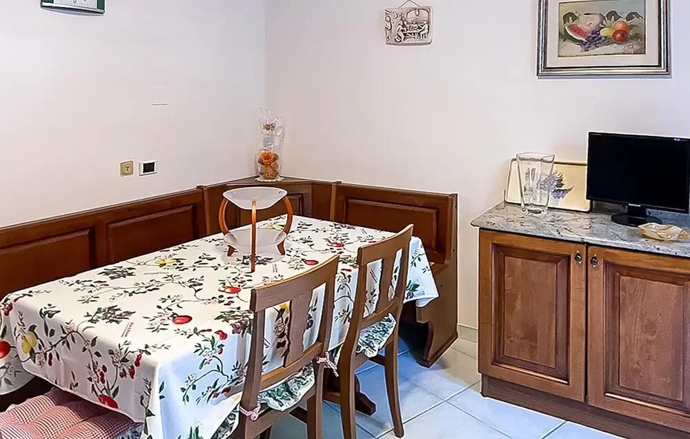 Awesome Apartment in Martinsicuro With Wifi and 2 Bedrooms