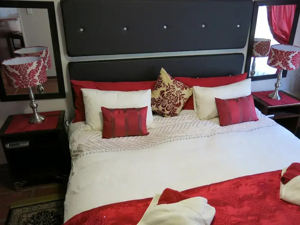Self Catering 1 Bedroom Sofa Bedfull Bathroom Ideal for 4 Guets - Welcome