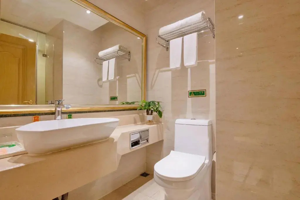 Vienna Hotel (Shenzhen Buji Metro Station)