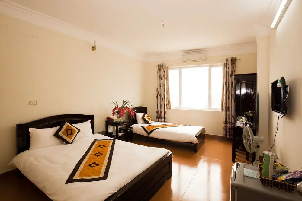 Ho Sen Xanh Hotel