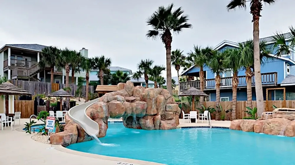 The Savvy Pelican 4 Bedrooms 3 Bathrooms Condo