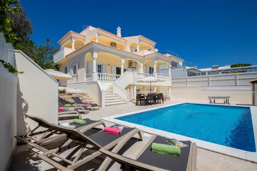 Villa Casa Castelo - Refúgio com piscina aquecível e BBQ na Galé, Albufeira