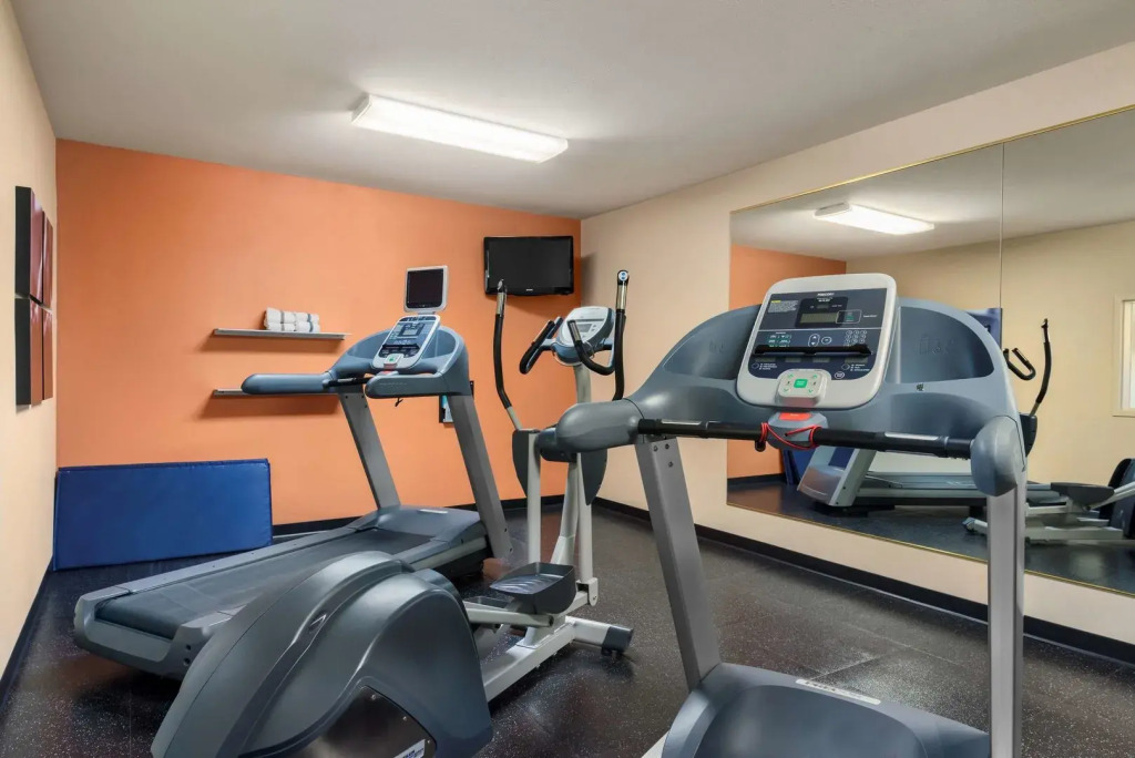 Country Inn & Suites by Radisson, Peoria North, IL