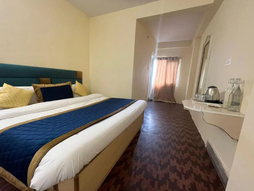 The Ashoka Inn 300mts walkable from Mall Road