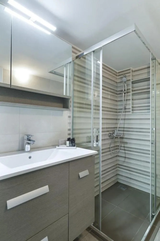 UPSTREET Urban 2BD Apartment in Koukaki