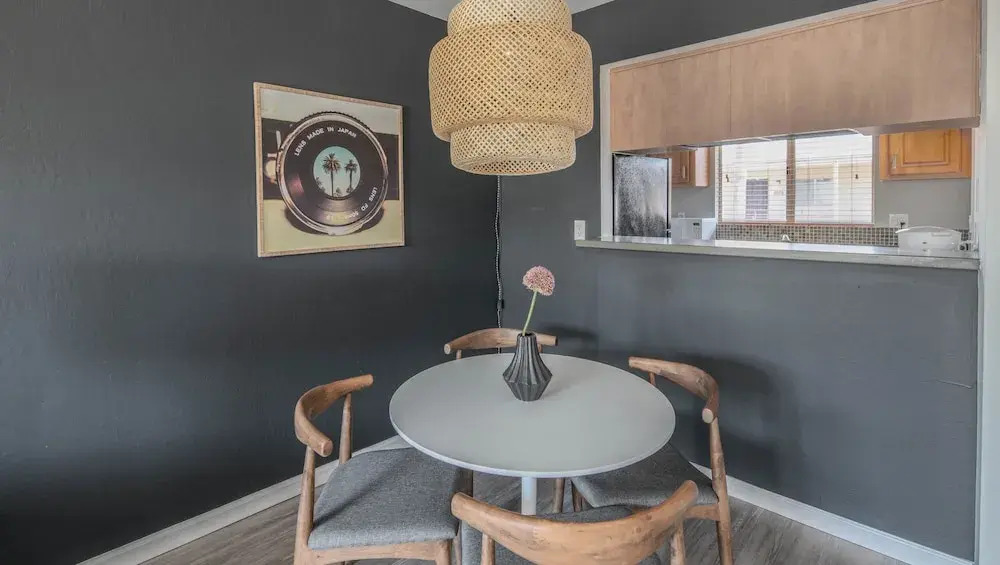 Stylish 1BR Apt Old Town by WanderJaunt