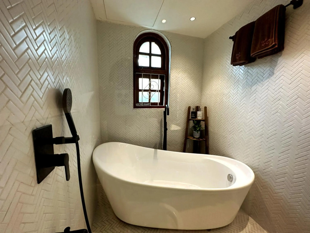 SaffronStays Birdsong, 3 BDR Pet-friendly Villa in Madh Island