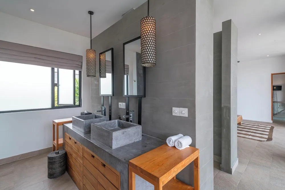 Villa Vida Mira - Elegant 4BR Beachside Villa in Canggu
