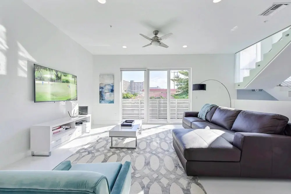 1315 North Ocean Blvd Townhouse by RedAwning
