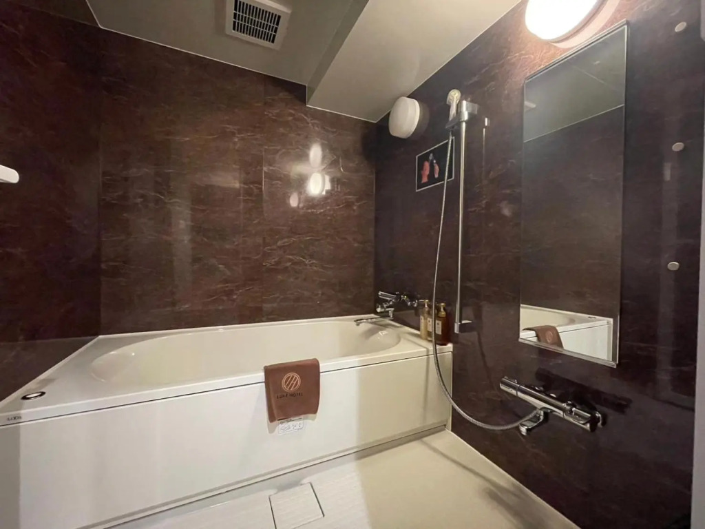 Nipponbashi Luxe Hotel