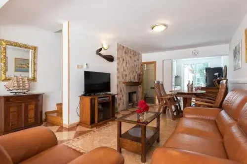 Holiday House Popic