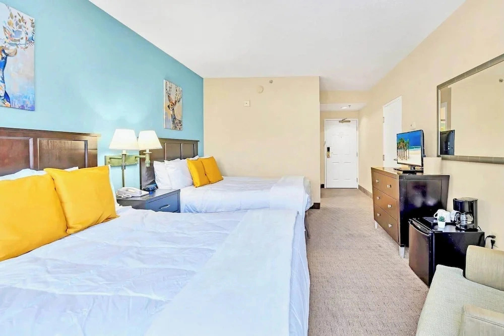 Studio Apartment w Pool & Hot Tub - Sleeps 4