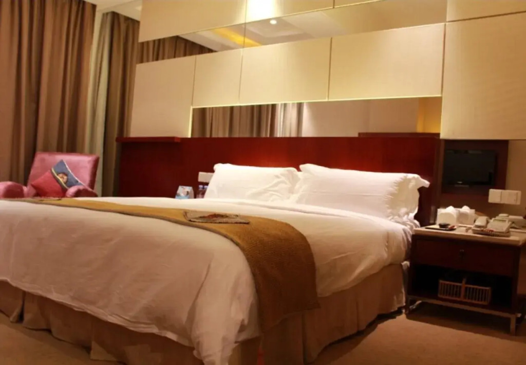 CP Peninsula Hotel