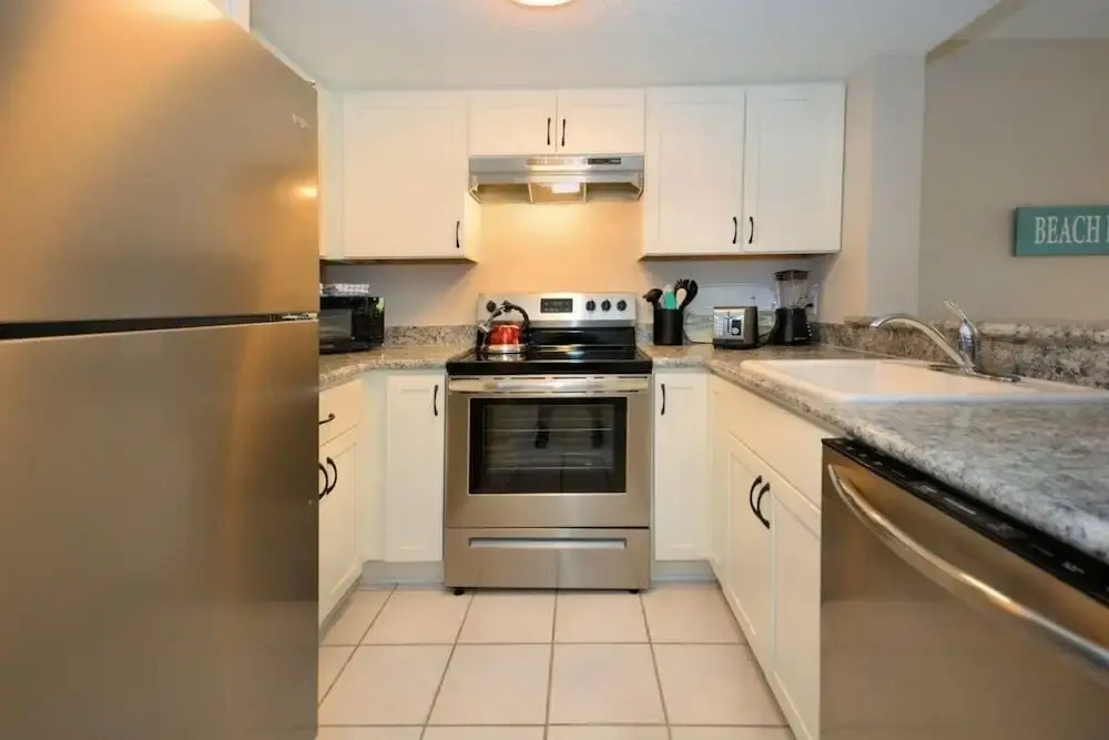 Beachside Retreat-Courtyard Villa-Beachside condo