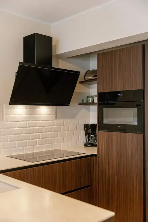 Huswell - Modern Family Flat Steps From the sea