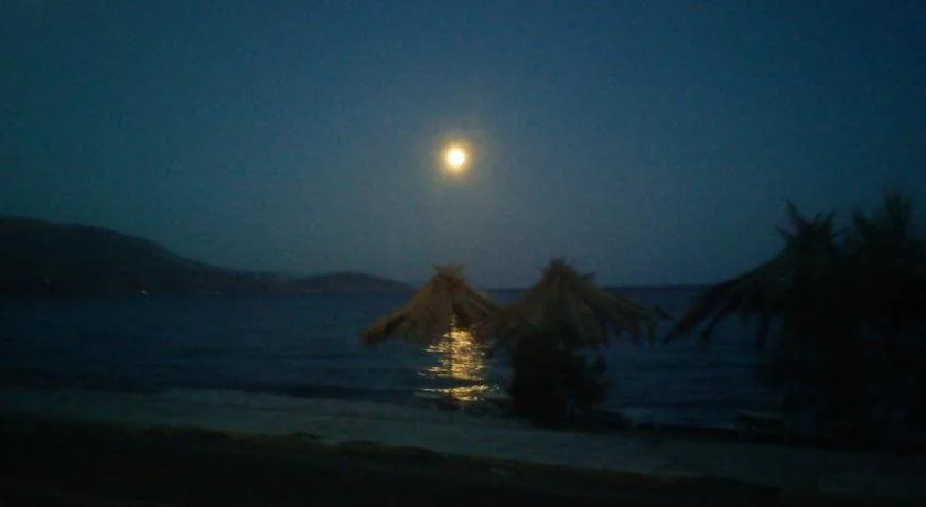 Holiday Tolofona Beach