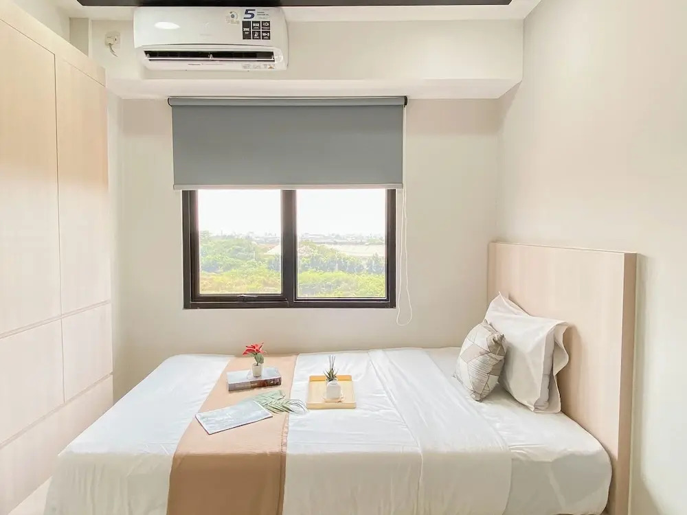 White Accent Studio At Apartment Meikarta Near Paramadina University