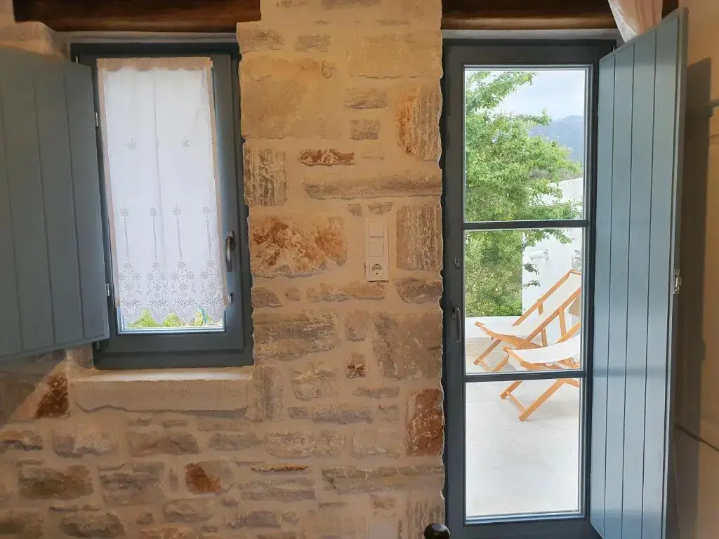 PYRGOS - Traditional house at Kaloxilos, Naxos