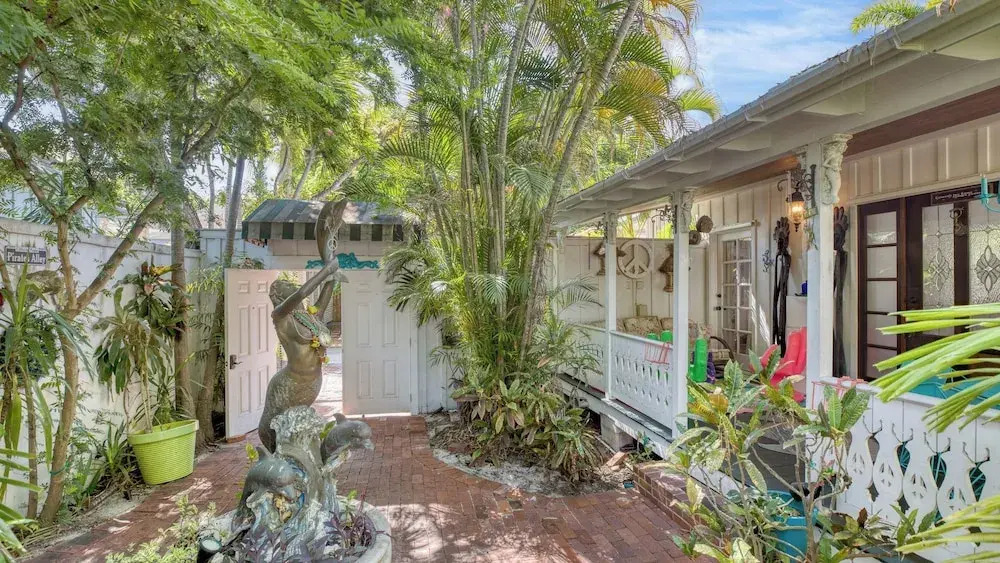 Monkey House by Avantstay Pool, by Duval Street