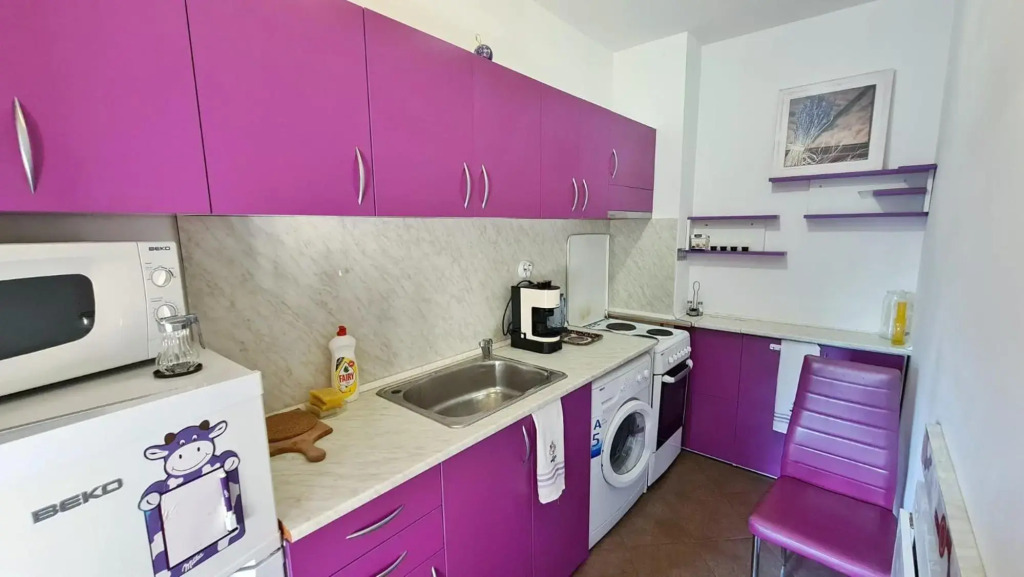 Roxy Apartment