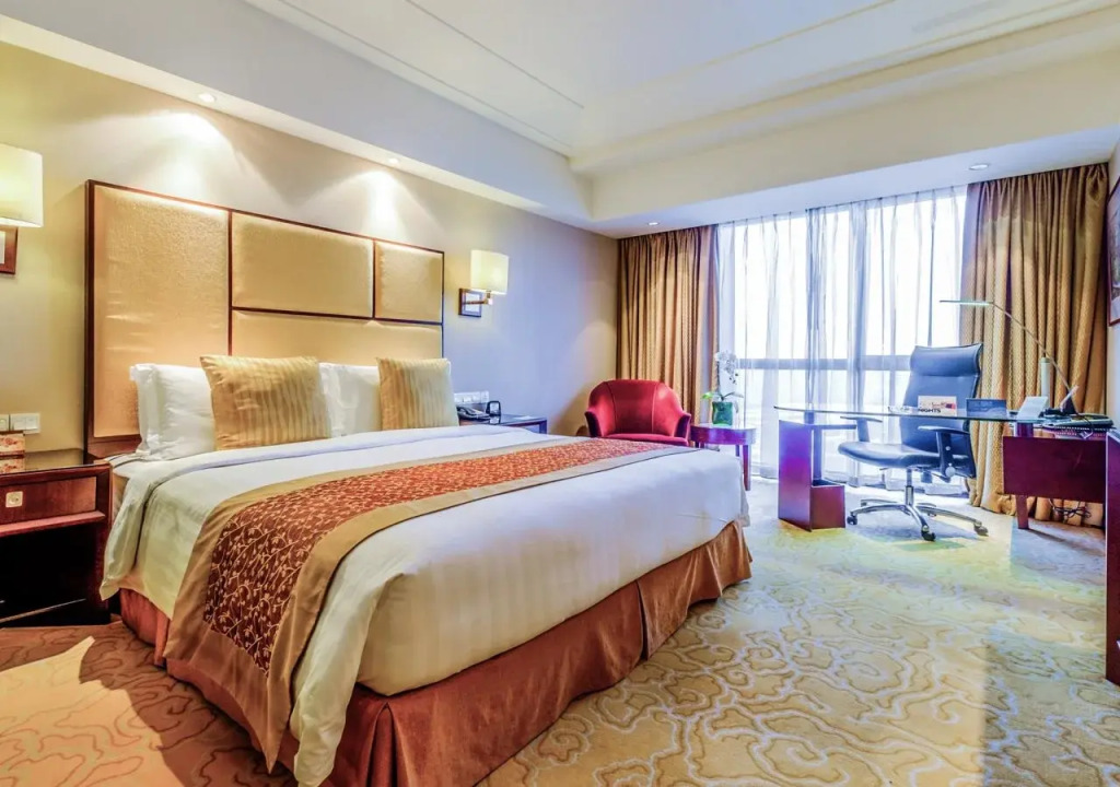 Pagoda Hotel Shanghai Baixia near Jingan Temple