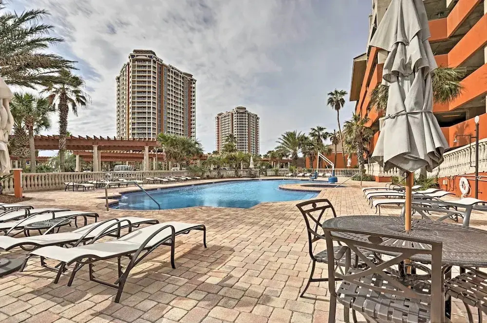 Pensacola Beach Retreat w/ Direct Beach Access!