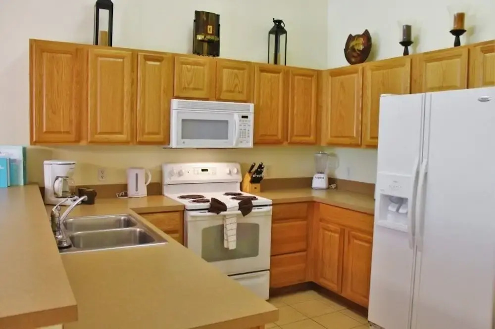 Family Friendly 4 Bed/3 Bath SPA-Pool Home in High